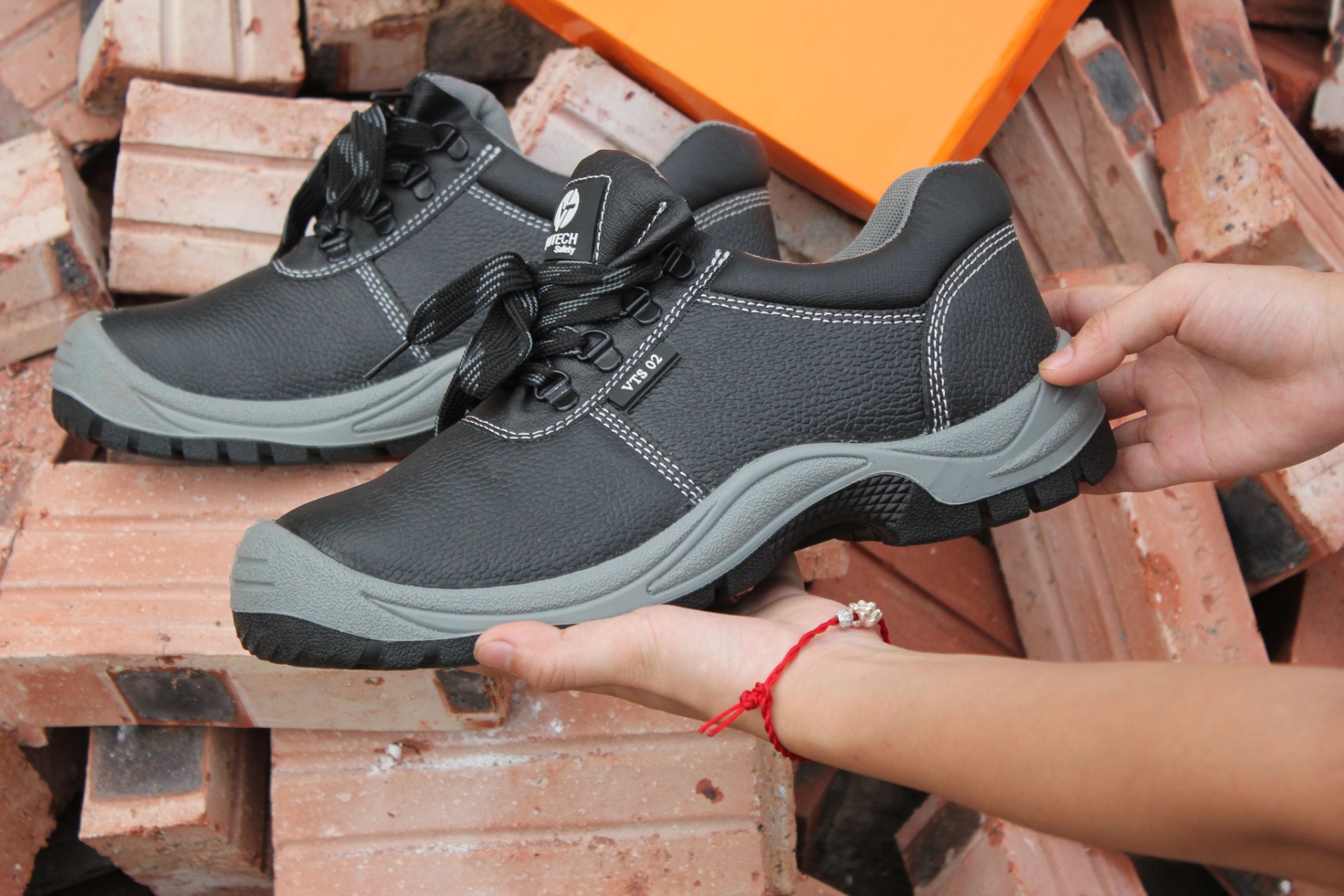 Giày bảo hộ lao động VTS02