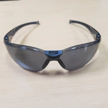 Kính bảo hộ lao động chống bụi Honeywell A700 K102, Màu đen